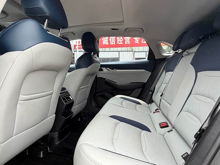 Geely Preface, 2023 — фото 8 из 9