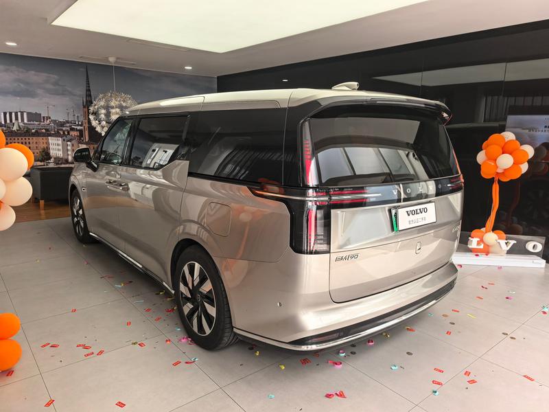 Volvo EM90, 2023 — фото 4 из 12