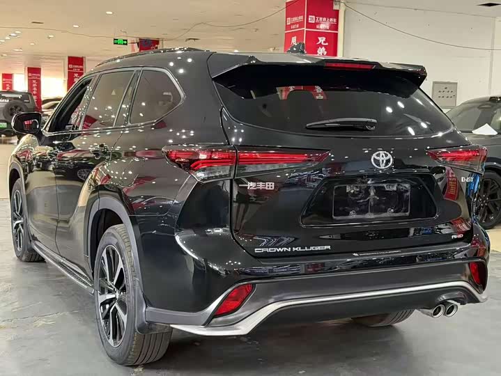 Toyota Crown Kluger, 2024 — фото 7 из 9
