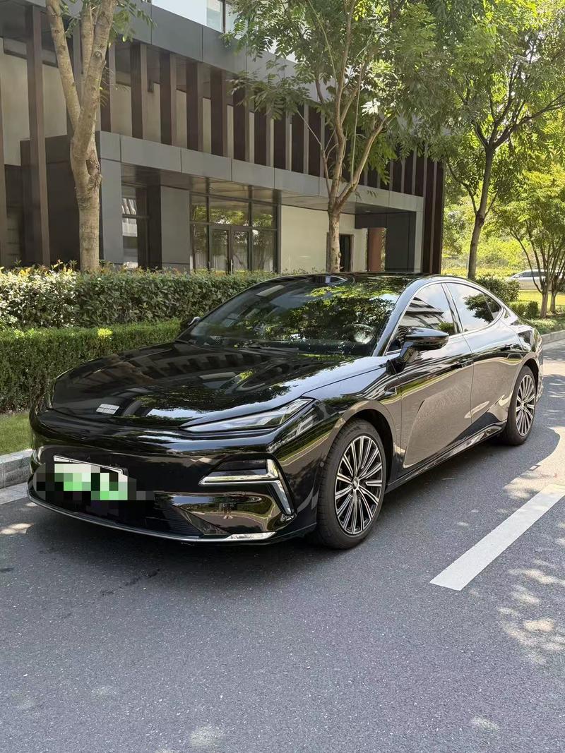 Geely Galaxy Starshine 8 EM-i, 2025 — купить в Калуге под ключ