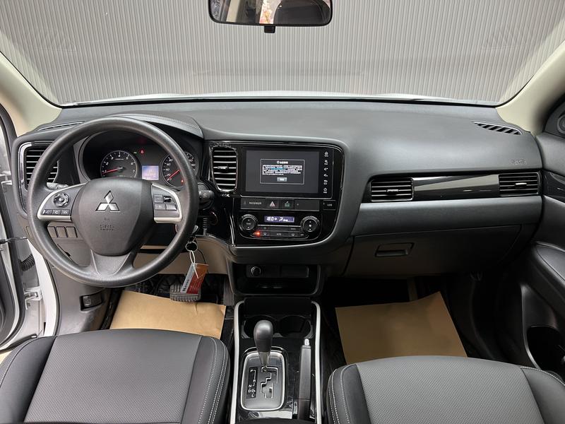 Mitsubishi Outlander, 2023 — фото 7 из 12