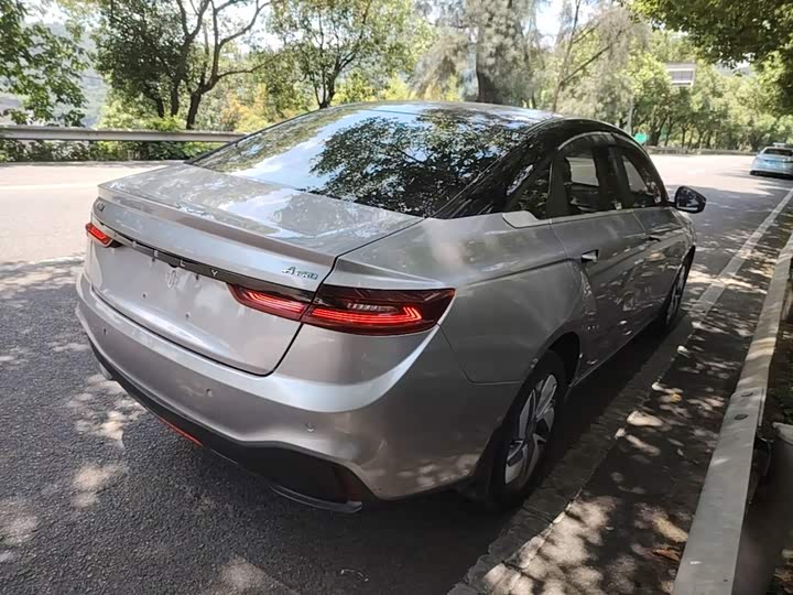 Geely Geometry A, 2023 — фото 5 из 9