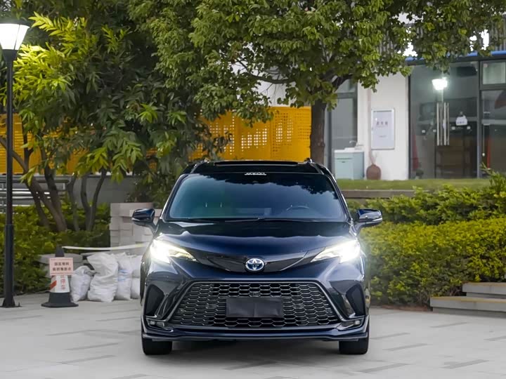 Toyota Granvia, 2022 — фото 2 из 9