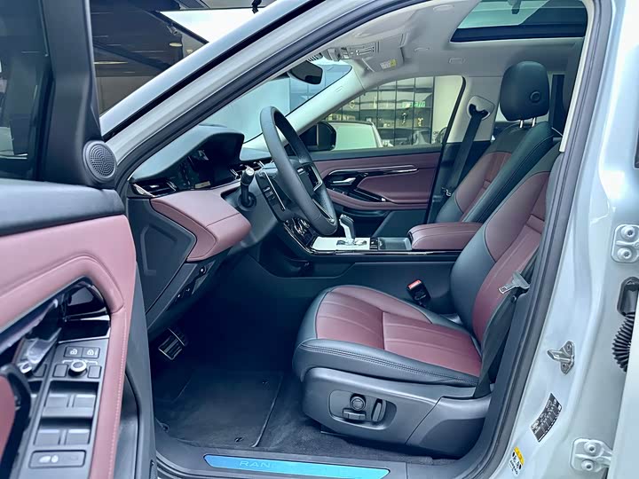Land Rover Range Rover Evoque L Hybrid, 2023 — фото 7 из 9
