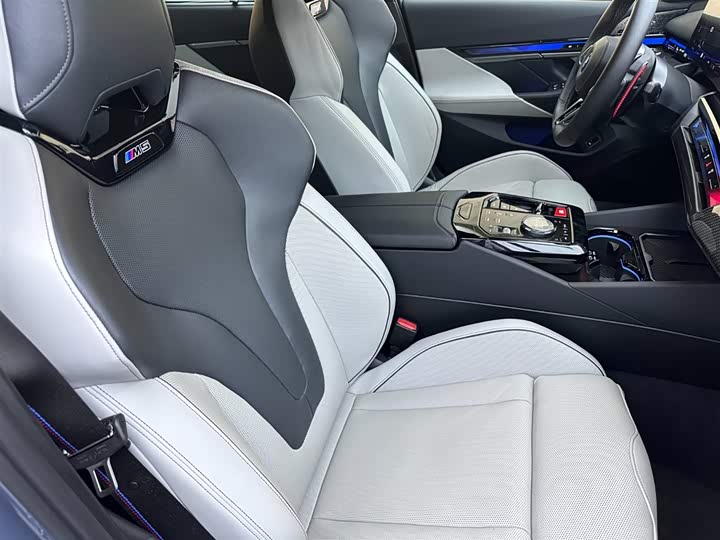 BMW M5 Hybrid, 2025 — фото 9 из 9