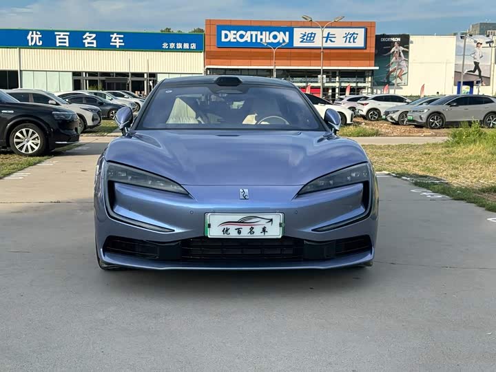BYD Yangwang U7, 2025 — фото 2 из 9