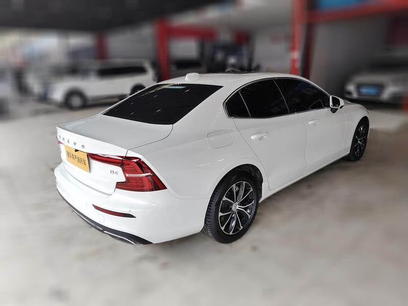 Volvo S60, 2022 — фото 2 из 12