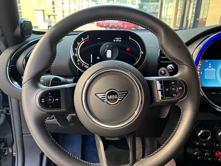 Mini Clubman, 2023 — фото 9 из 9