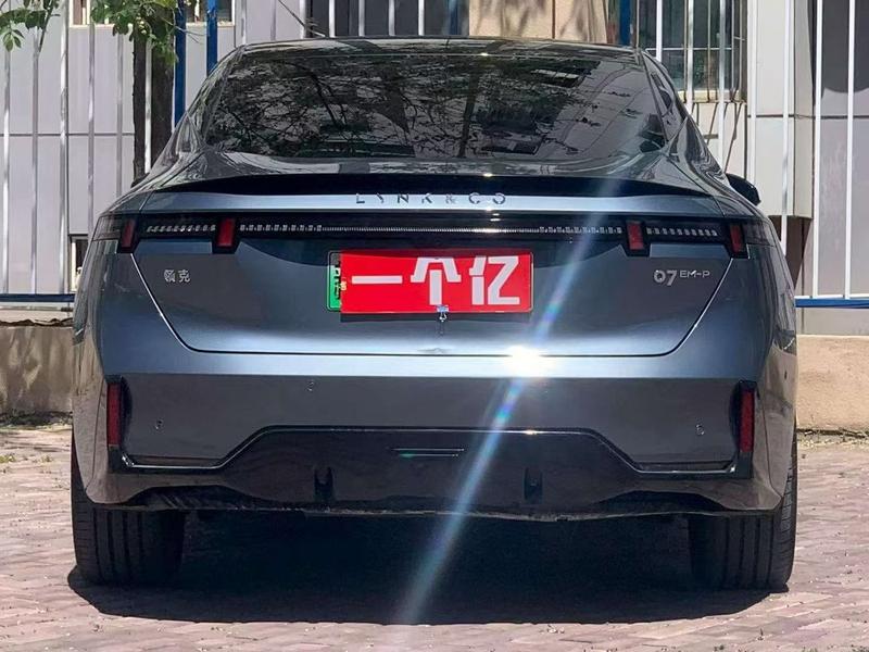 Lynk & Co 07 EM-P Hybrid, 2025 — фото 5 из 10