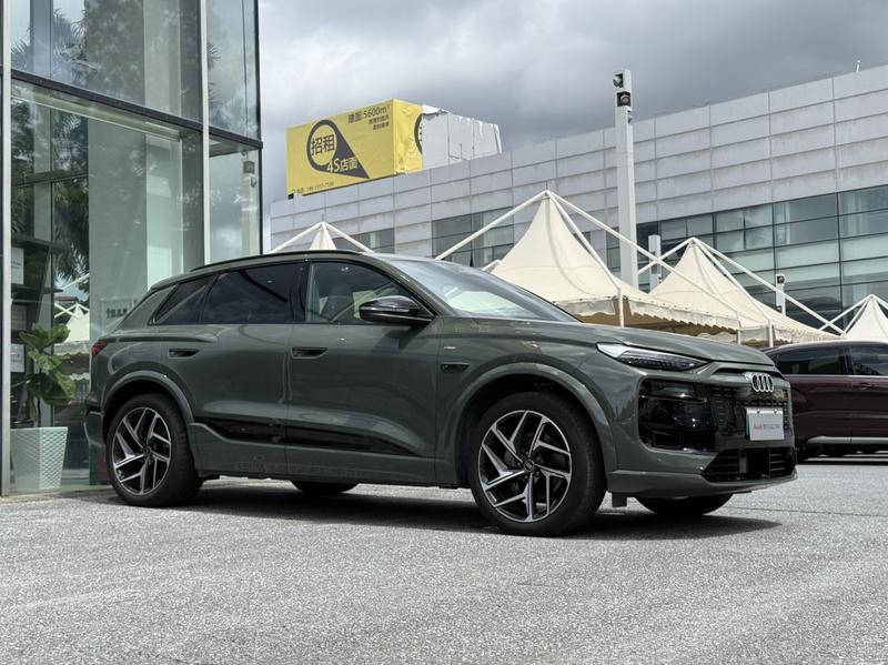 Audi Q6L e-tron, 2025 — фото 2 из 12