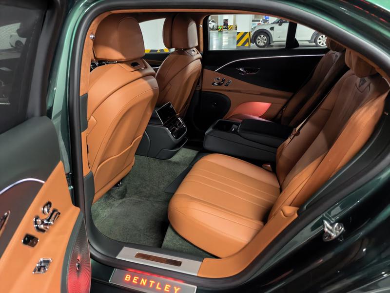 Bentley Flying Spur, 2021 — фото 6 из 8