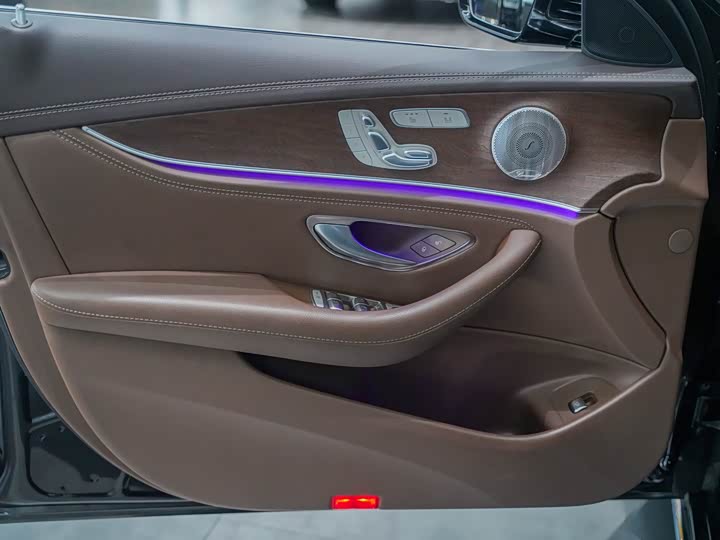 Mercedes-Benz E-Class, 2023 — фото 5 из 9