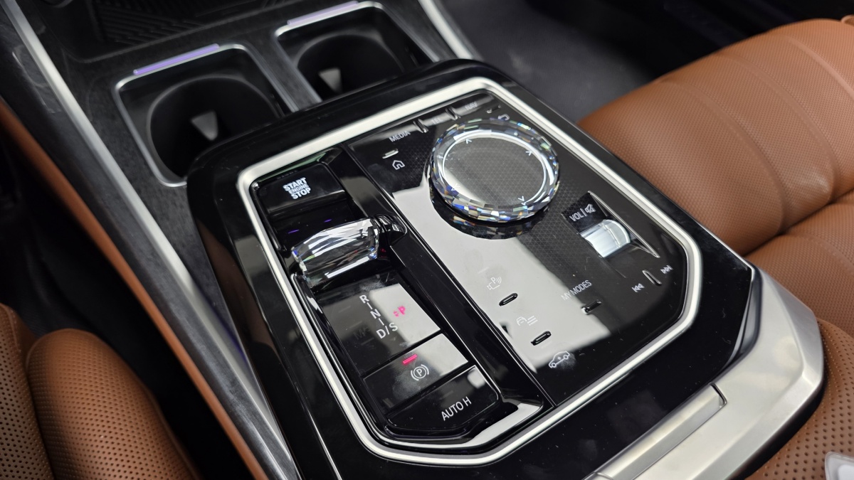BMW 7 Series, 2025 — фото 8 из 12