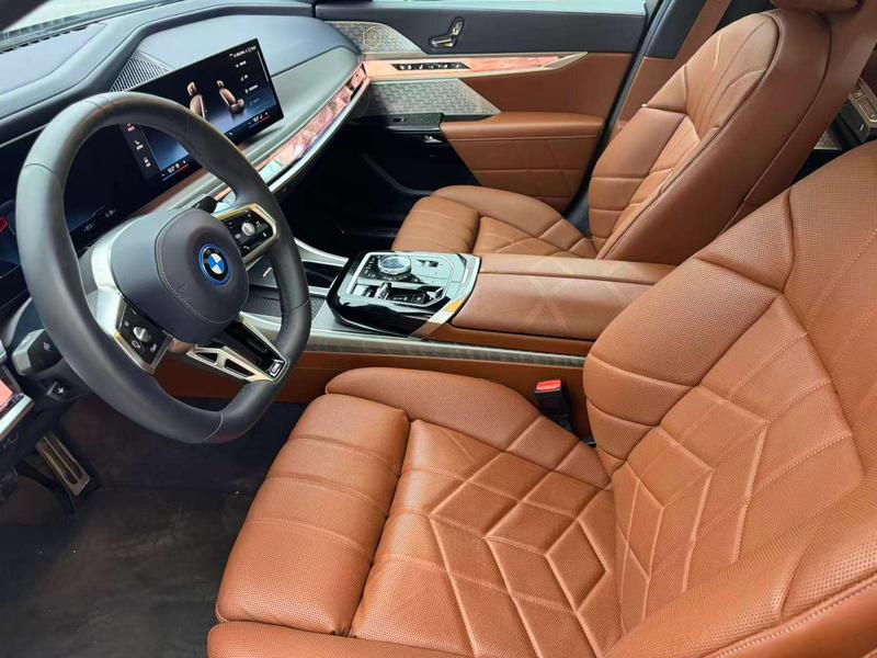 BMW i7, 2023 — фото 12 из 12