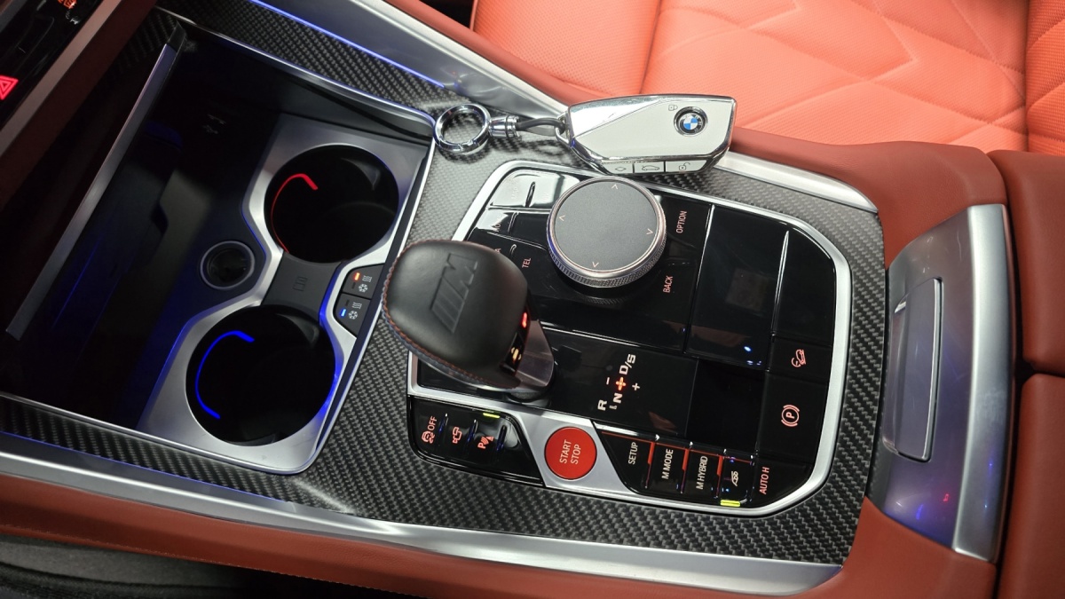 BMW XM, 2024 — фото 9 из 12