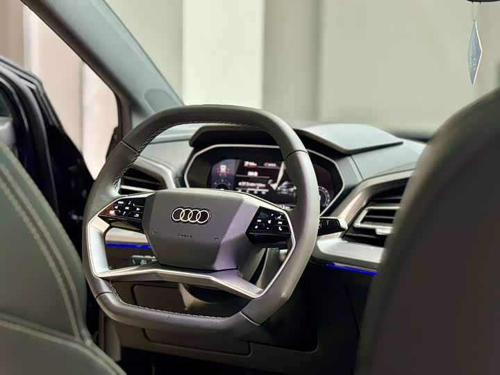 Audi Q4 e-tron, 2024 — фото 8 из 9