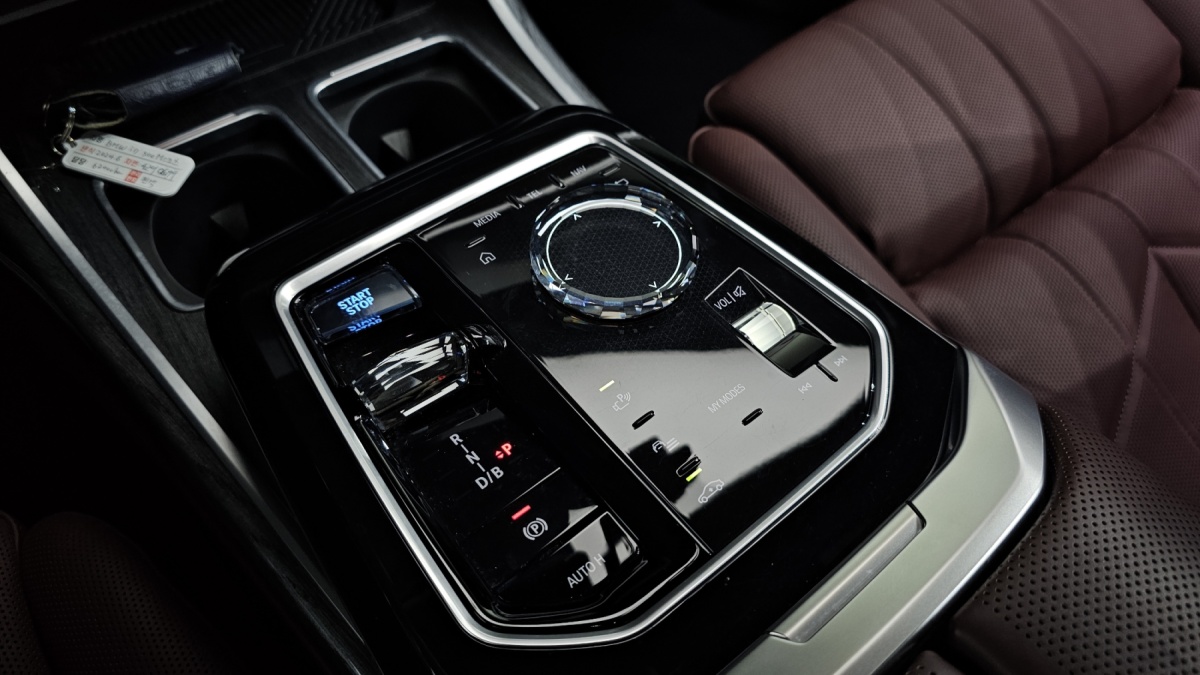 BMW i7, 2024 — фото 8 из 12