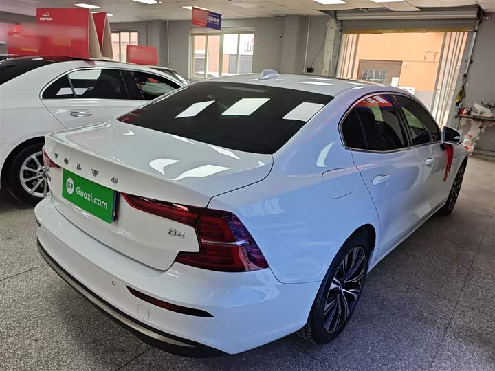 Volvo S60, 2022 — фото 7 из 9