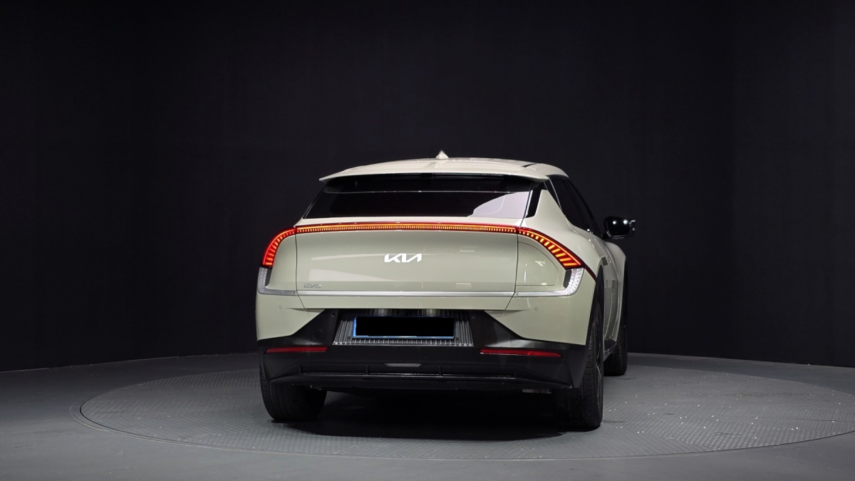Kia EV6, 2023 — фото 4 из 12
