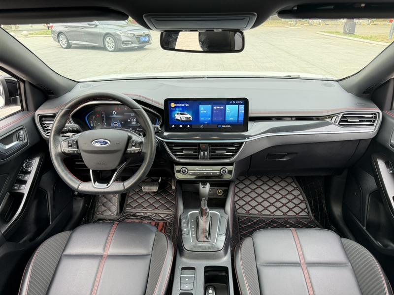 Ford Focus, 2022 — фото 10 из 12