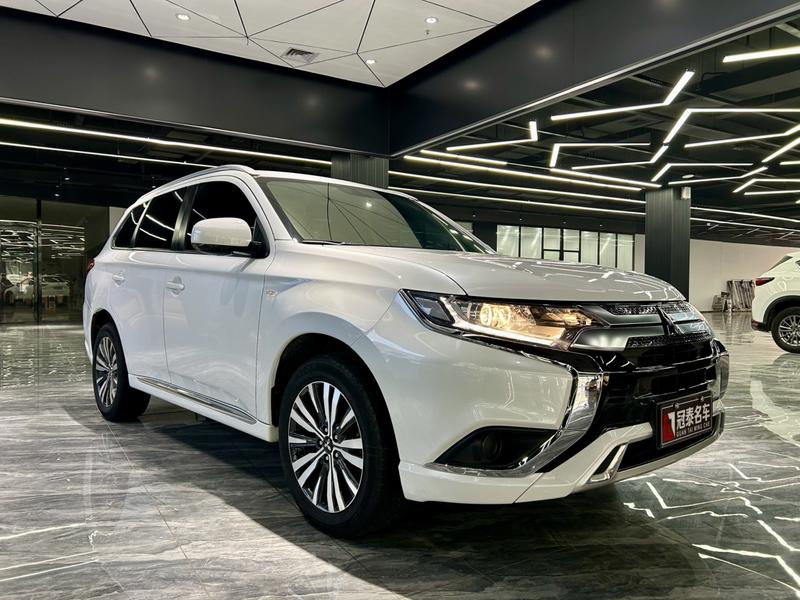 Mitsubishi Outlander, 2022 — фото 3 из 12