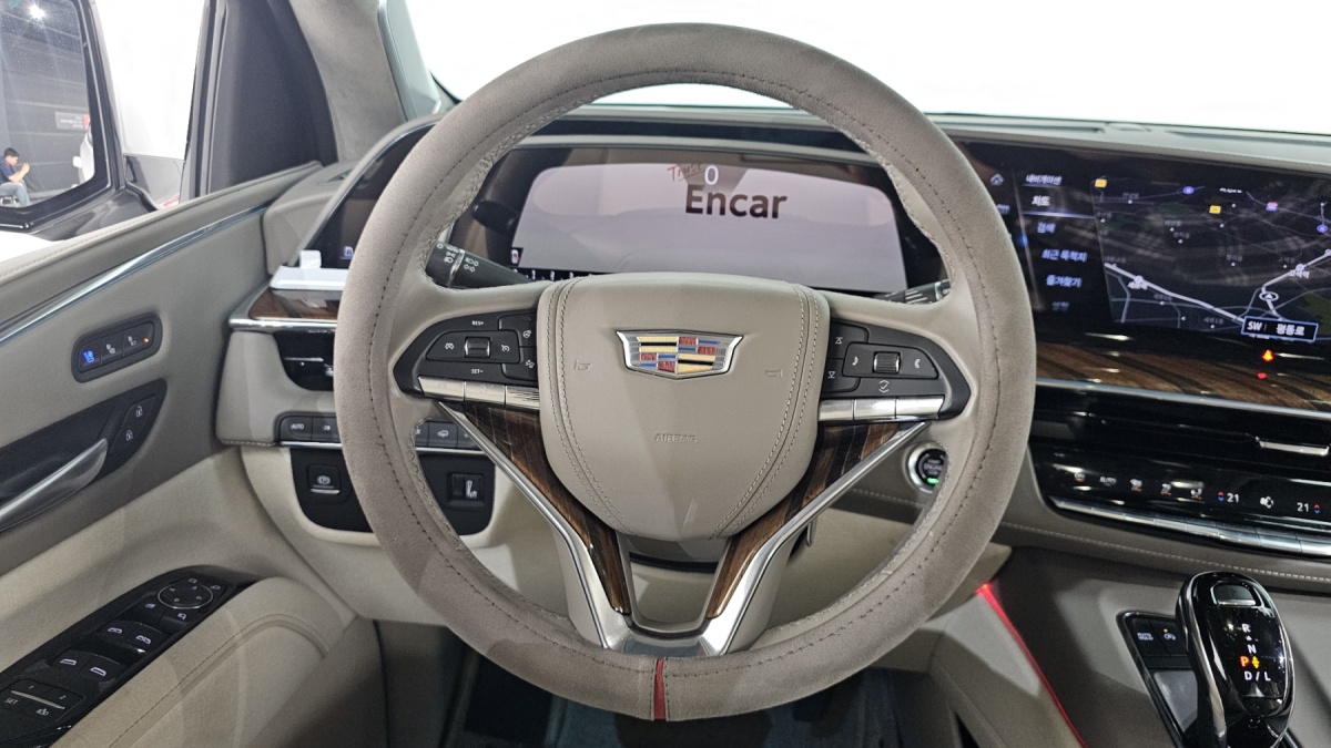 Cadillac Escalade, 2023 — фото 12 из 12
