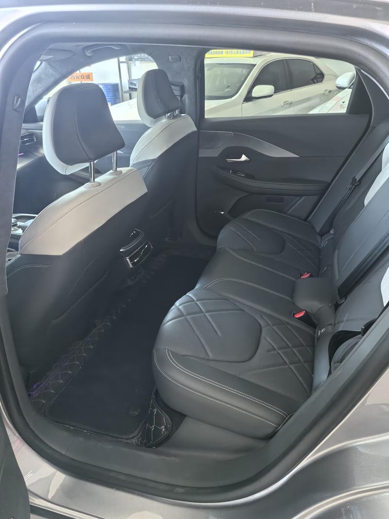 BAIC Arcfox Alpha S6, 2025 — фото 8 из 10