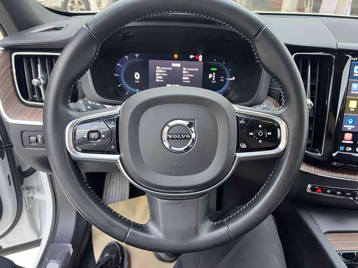 Volvo XC60 Hybrid, 2021 — фото 7 из 9