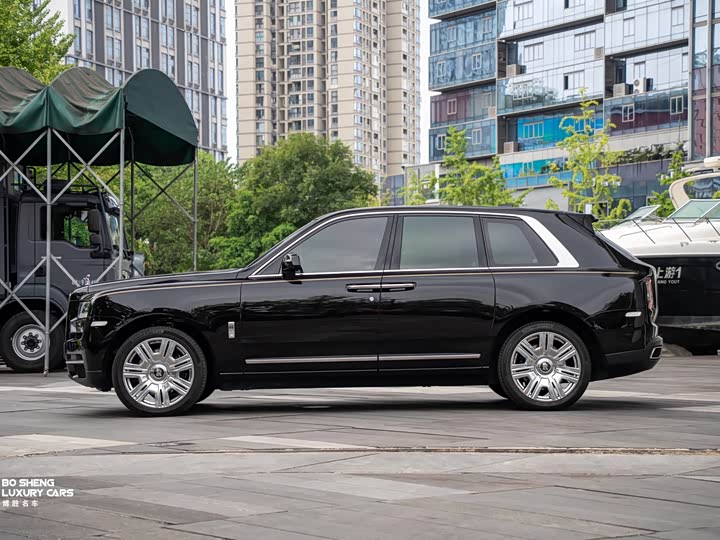 Rolls-Royce Cullinan, 2022 — фото 4 из 9