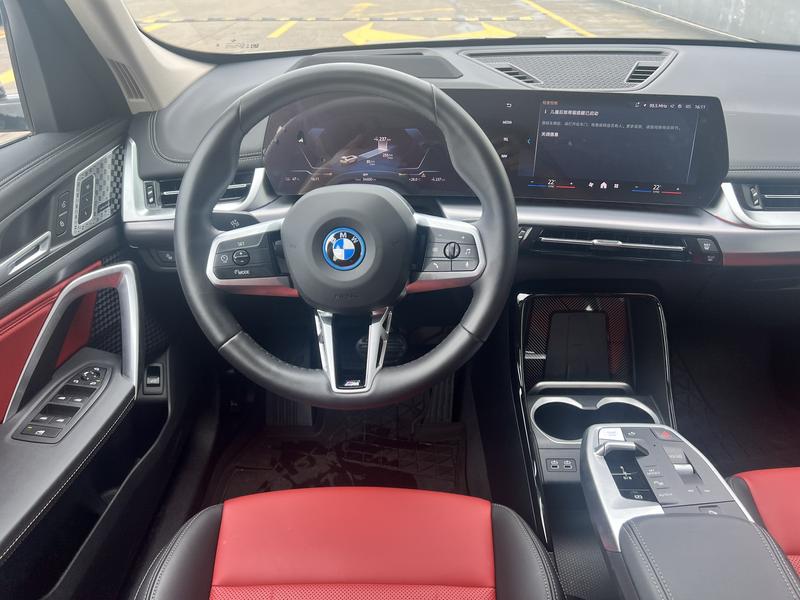 BMW iX1, 2025 — фото 10 из 12