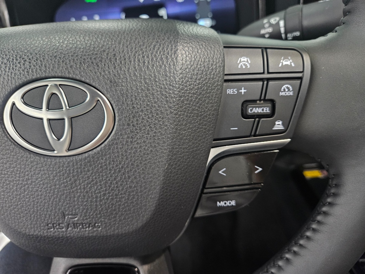 Toyota Camry, 2025 — фото 2 из 12
