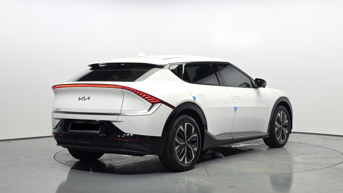 Kia EV6, 2022 — фото 2 из 12