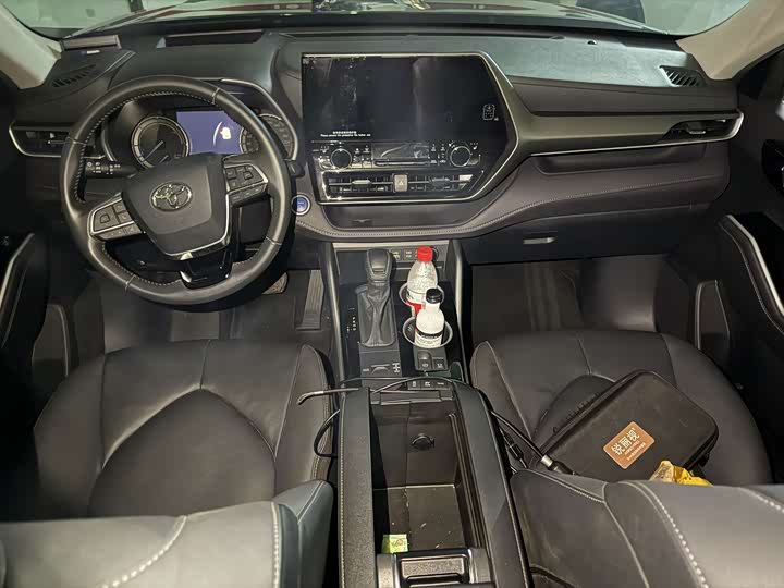 Toyota Highlander, 2022 — фото 8 из 9