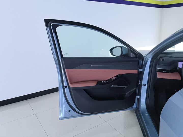 Geely Galaxy L6, 2025 — фото 7 из 9