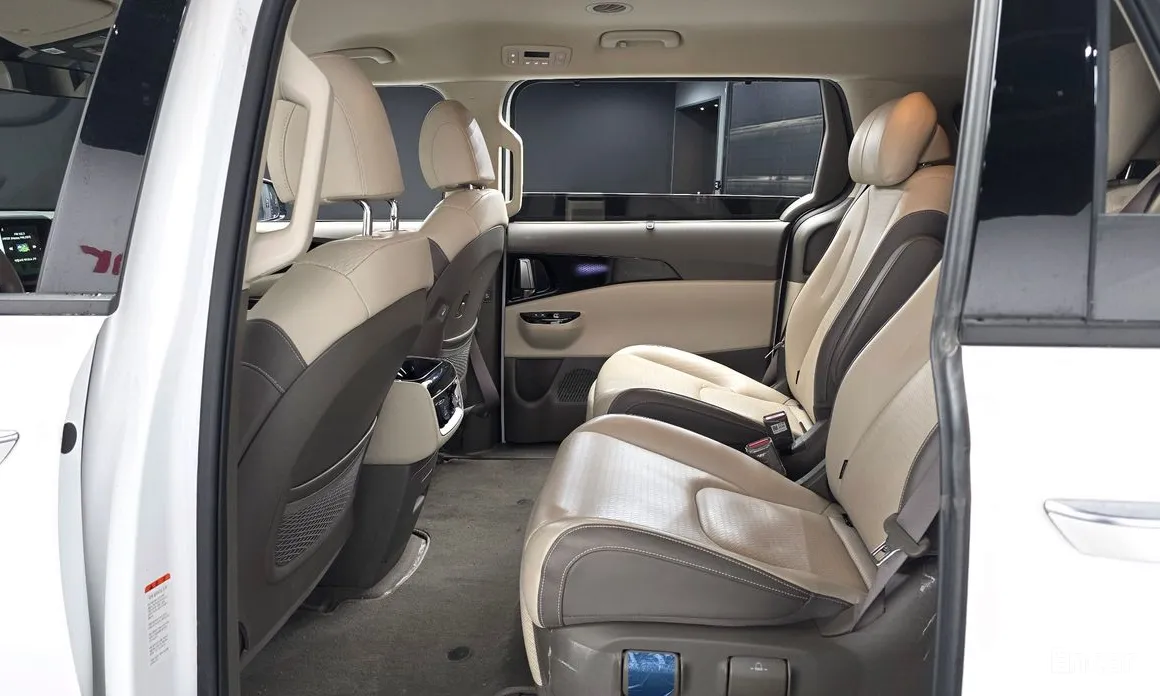 Kia Carnival, 2023 — фото 12 из 12