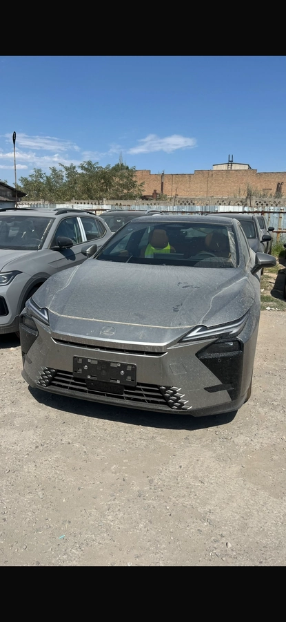 Lexus ES, 2025