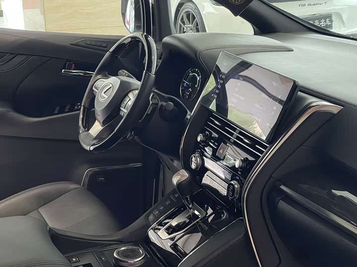 Lexus LM, 2021 — фото 10 из 12