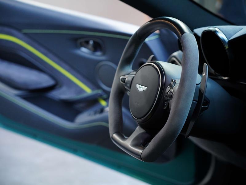 Aston Martin V8 Vantage, 2022 — фото 10 из 12