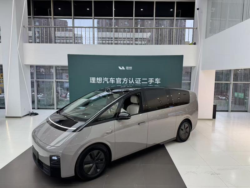 LiXiang Mega, 2024 — купить в Санкт-Петербурге под ключ