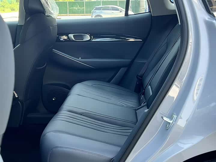 Geely Galaxy E5, 2025 — фото 3 из 9