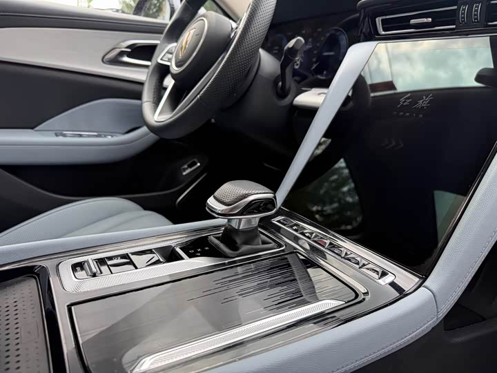 Hongqi H5 Hybrid, 2025 — фото 7 из 9