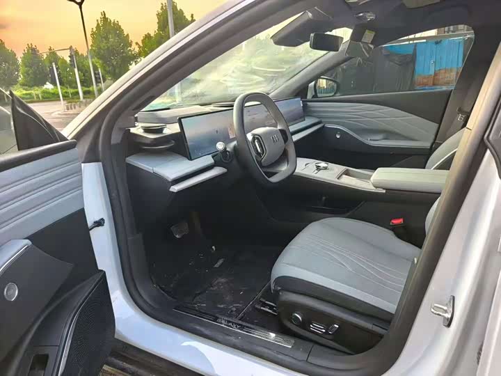 Geely Galaxy E8, 2023 — фото 5 из 9