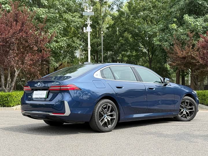 BMW i5, 2024 — фото 5 из 9