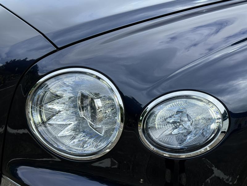 Bentley Flying Spur, 2023 — фото 7 из 12