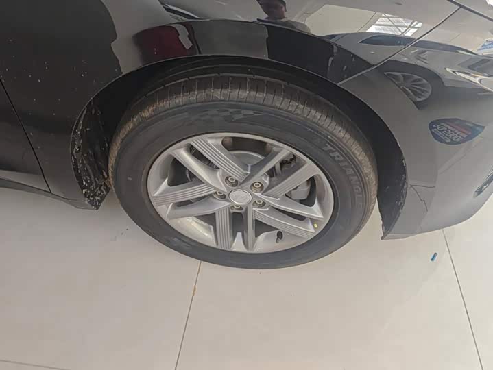Hongqi E-QM5, 2026 — фото 6 из 9