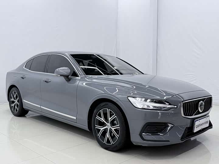 Volvo S60, 2023 — фото 3 из 9