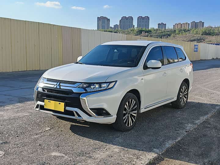Mitsubishi Outlander, 2023 — купить в Липецке под ключ