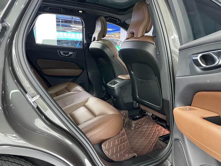 Volvo XC60, 2022 — фото 8 из 9