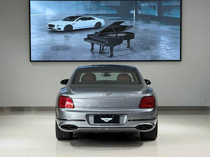 Bentley Flying Spur, 2024 — фото 4 из 9