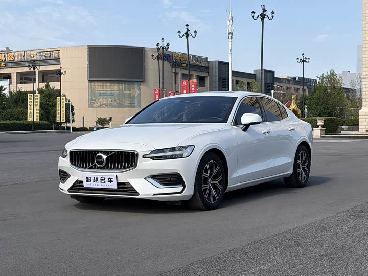 Volvo S60, 2022 — купить в Перми под ключ